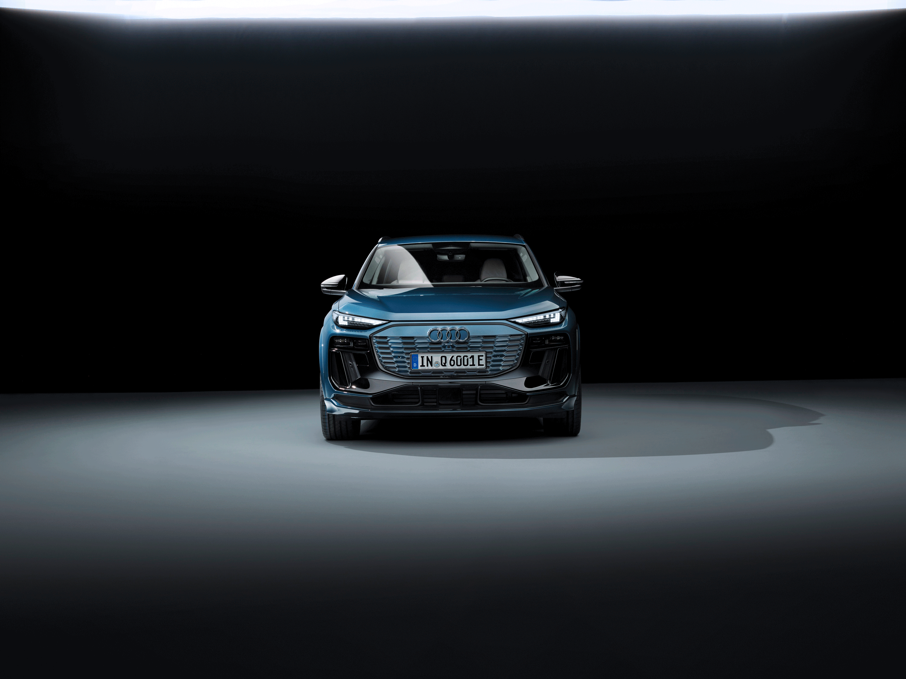 Audi Q6 e-tron quattro - Static photo, 
Colour: Plasma blue metallic
