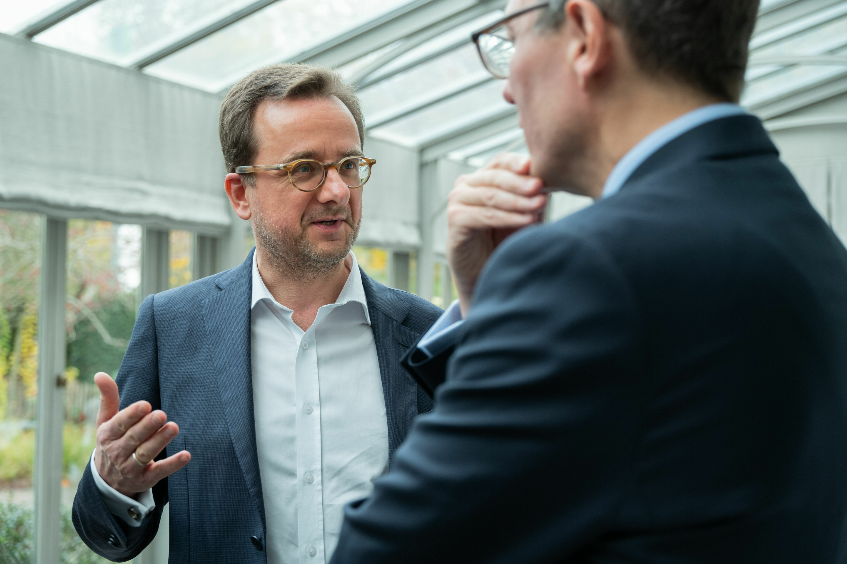 Audi and beyond initiative speak out for responsible use of AI in global forum “AI4People” - Audi CSO and CDO Roland Villinger (left) in a conversation with Luciano Floridi, Director of Digital Ethics Lab at University of Oxford and Co-Founder of “AI4People”,...
