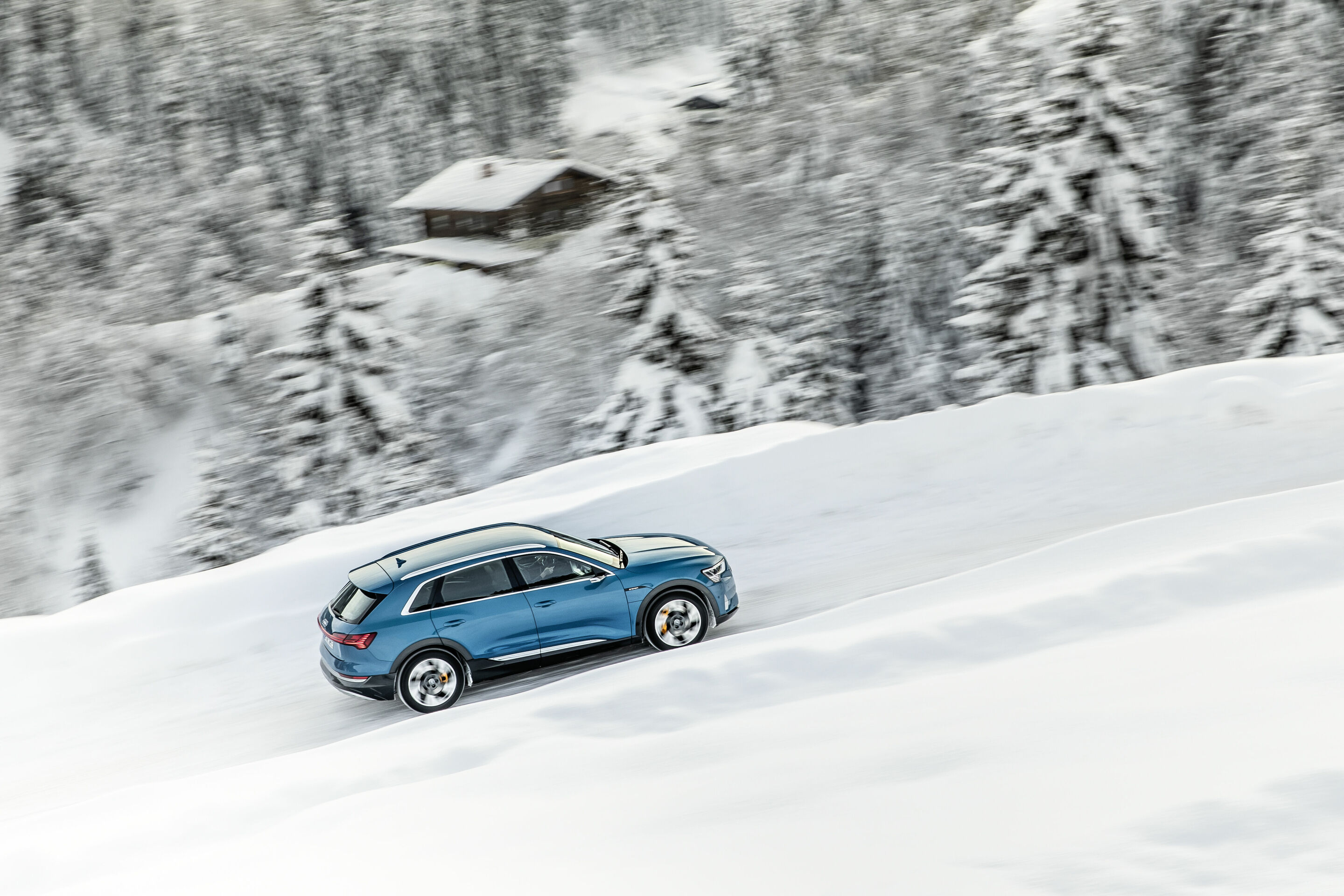 Audi e-tron - Dynamic photo 
Color: Antigua blue