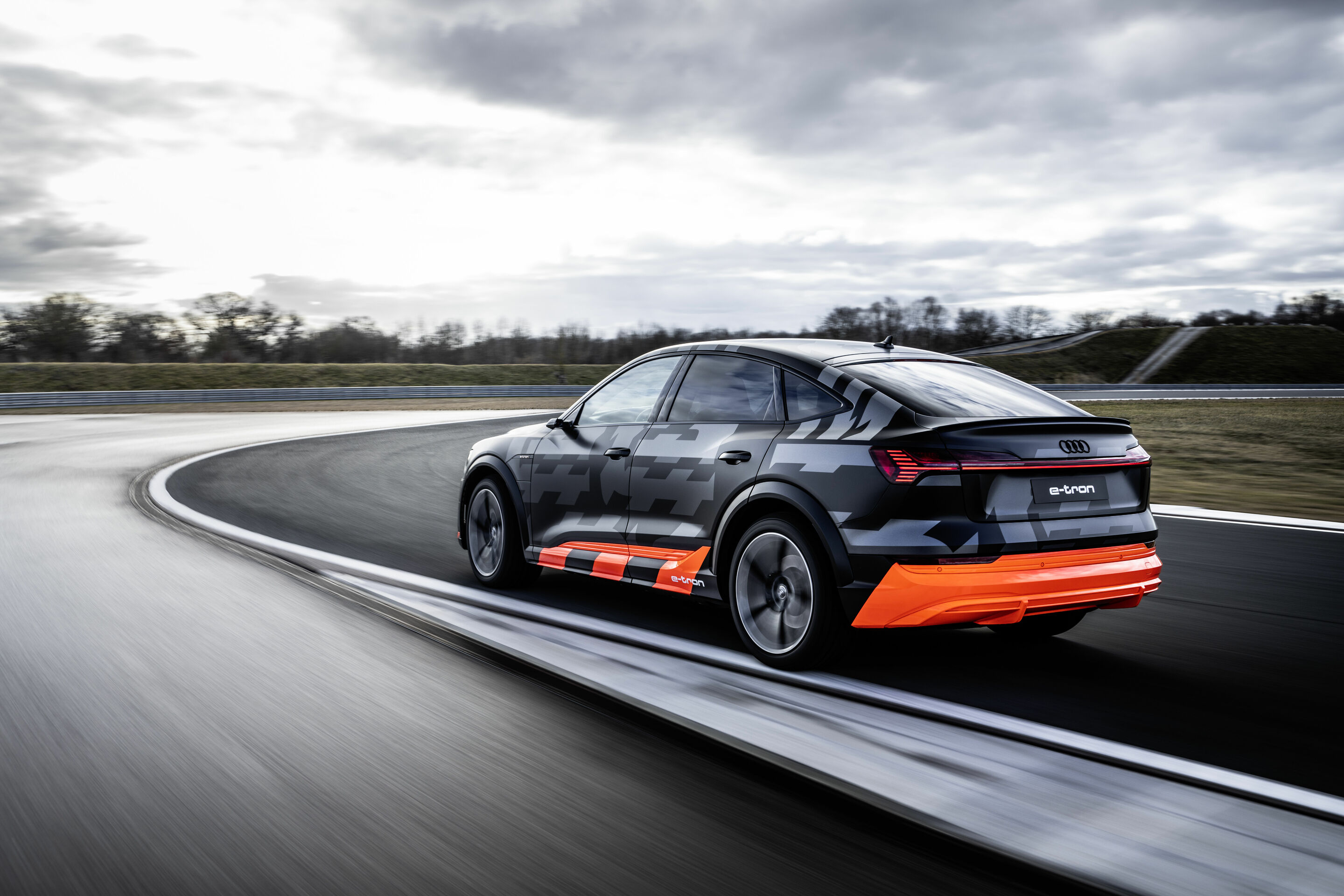 Audi e-tron S - Dynamic photo