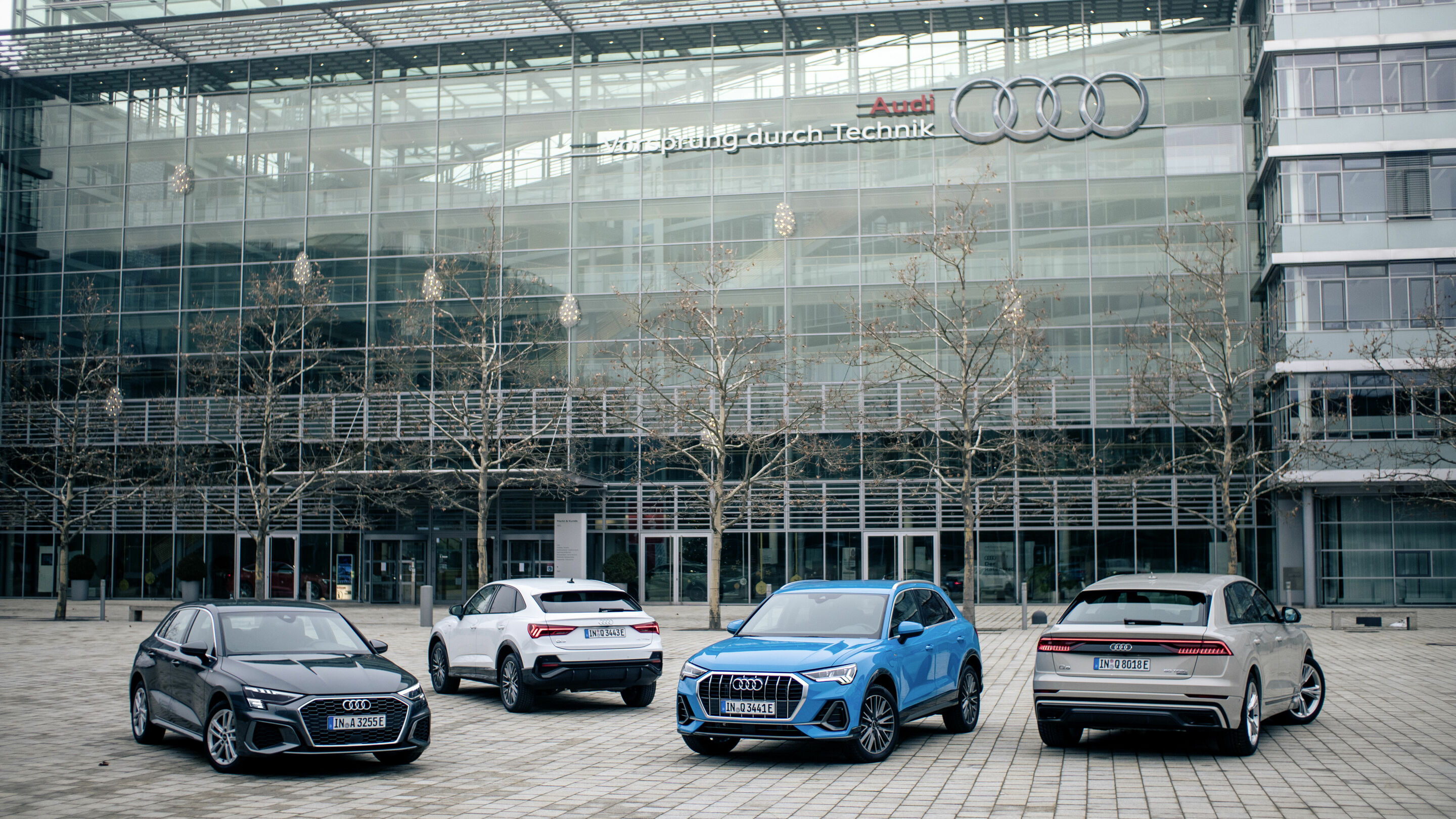 Efficiency – charging comfort – everyday usability: the plug-in hybrids from Audi - Static photo
Audi A3 Sportback 40 TFSI e, Colour: Daytona grey
Audi Q3 Sportback 45 TFSI e, Colour: Glacier white
Audi Q3 45 TFSI e, Colour: Turbo blue
Audi Q8 60 TFSI...