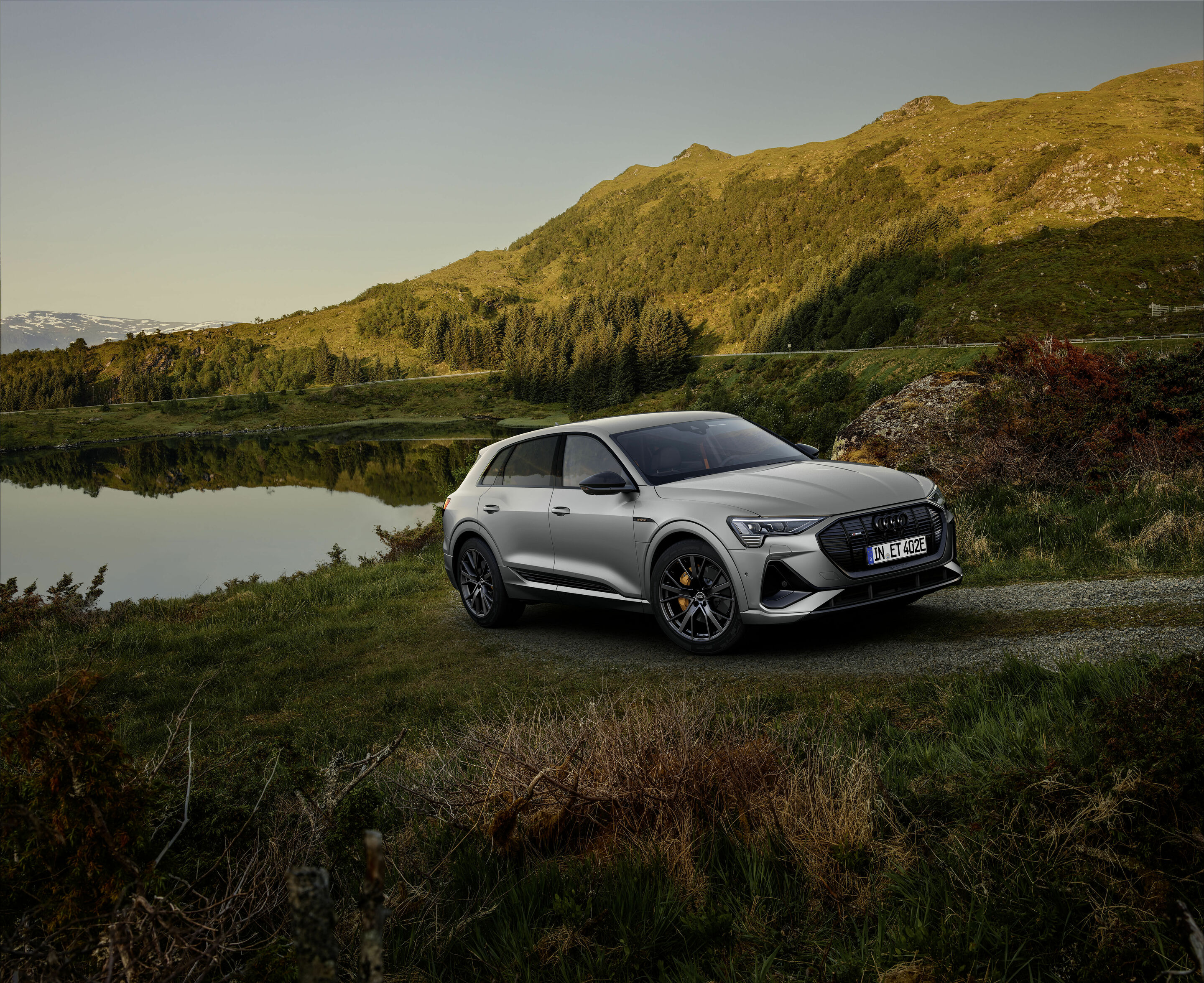 Audi e-tron S line black edition - Static photo,
Colour: Chronos Grey metallic