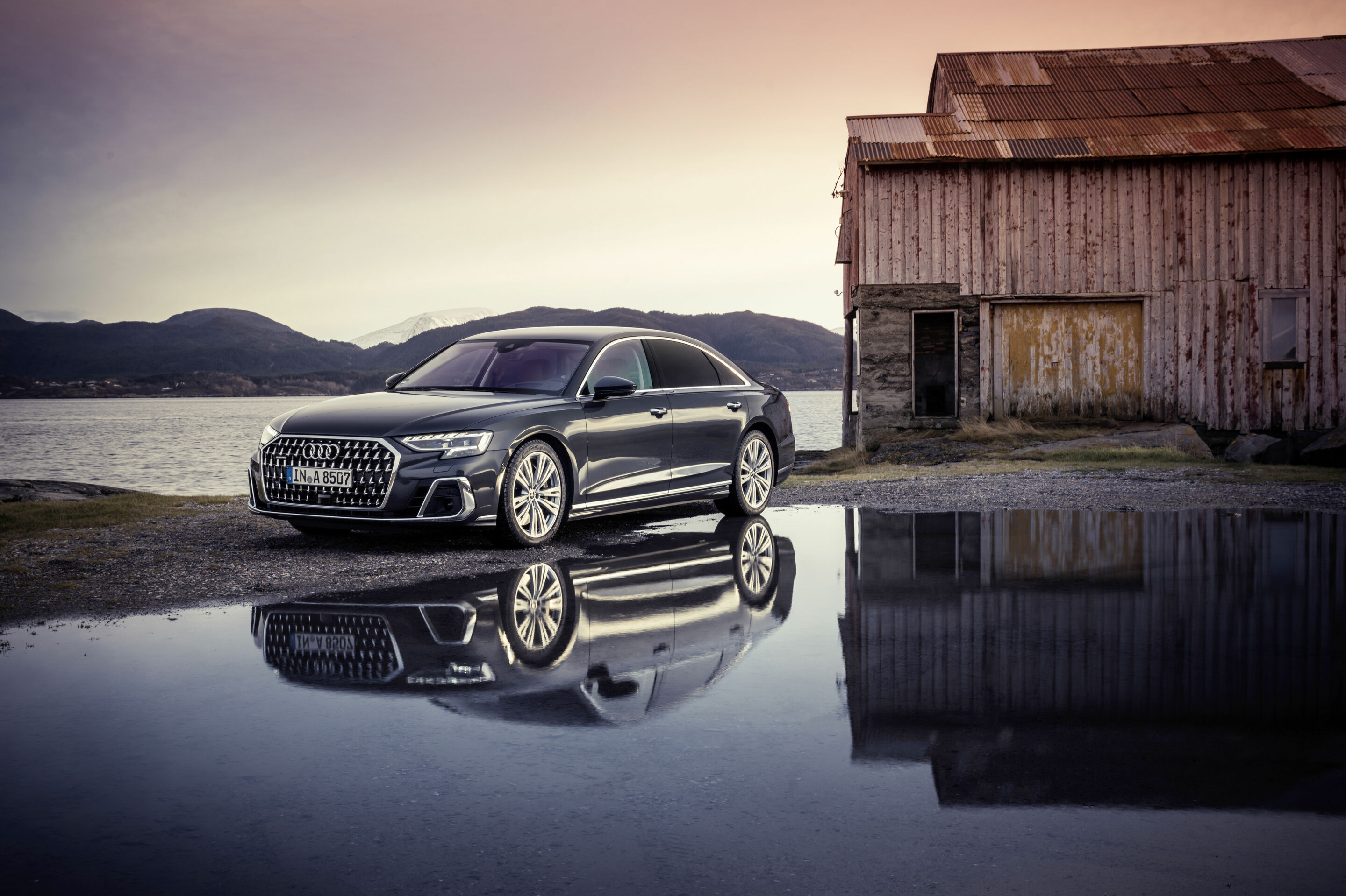 Audi A8 L - Static Photo,
Color: Manhattan grey