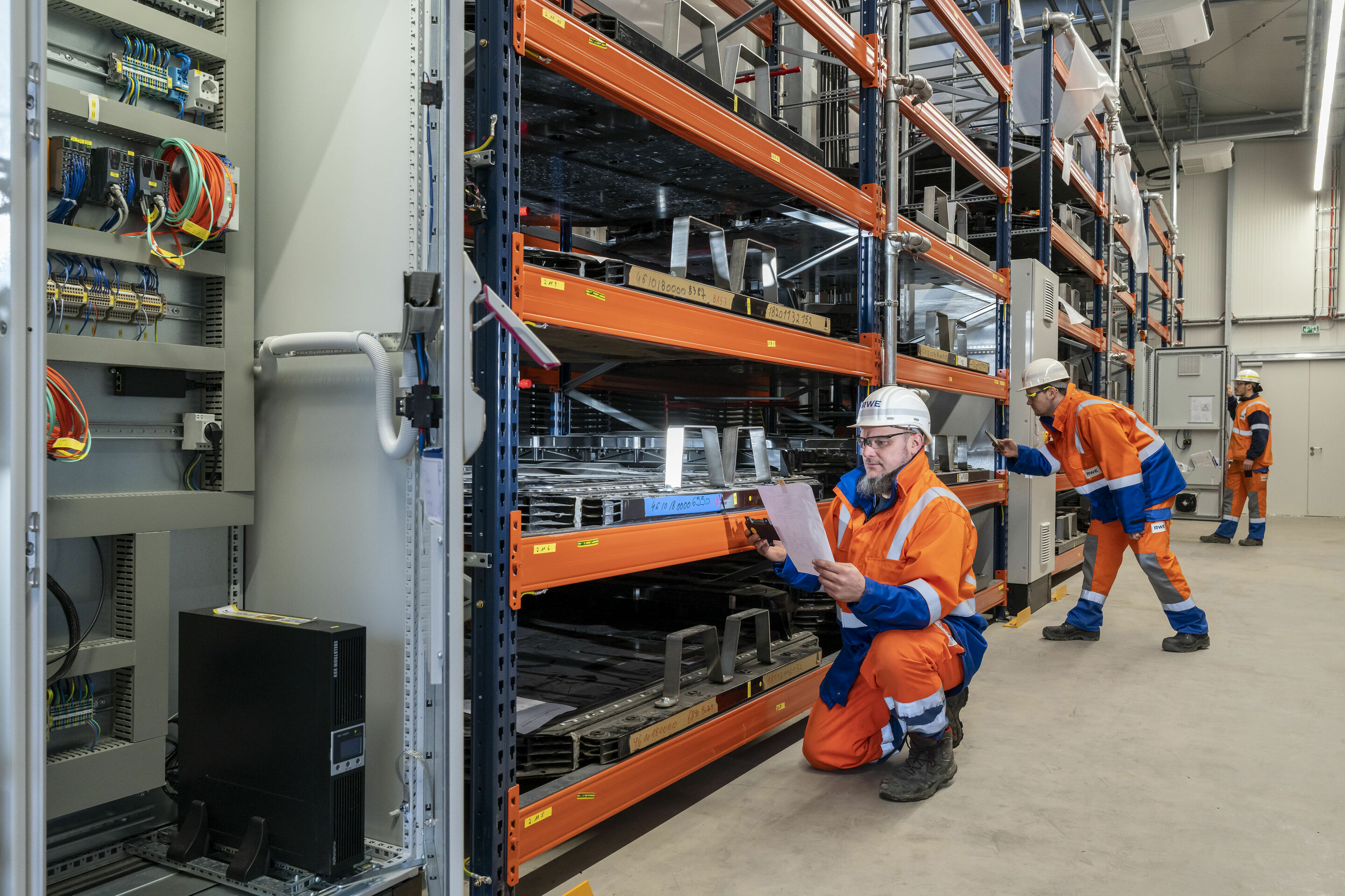 Second life for EV batteries: Audi and RWE build new type of energy storage system in Herdecke - Second life for EV batteries: Audi and RWE create novel energy storage system in Herdecke.