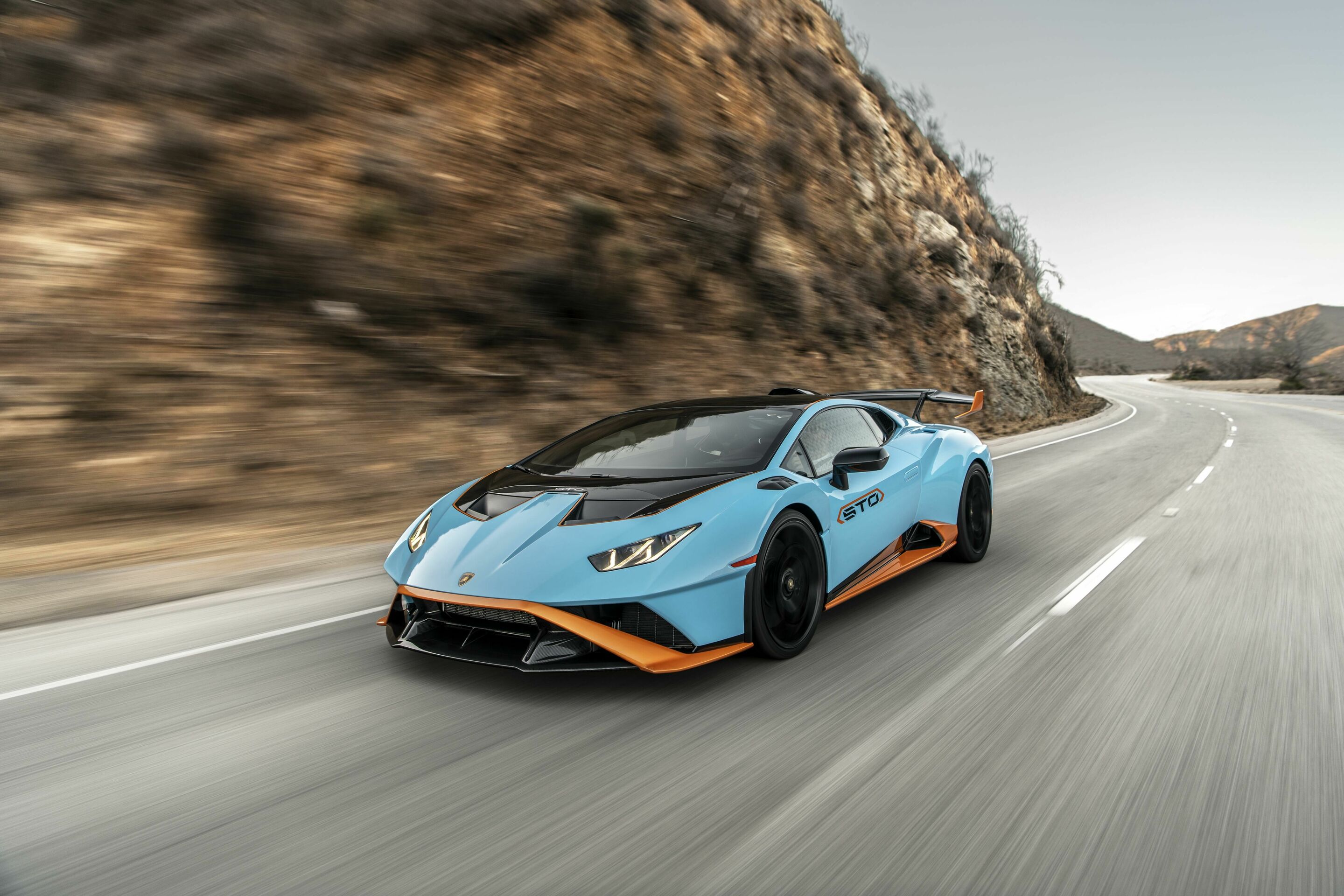 A record-breaking 2021 for Automobili Lamborghini - HURACÁN  STO