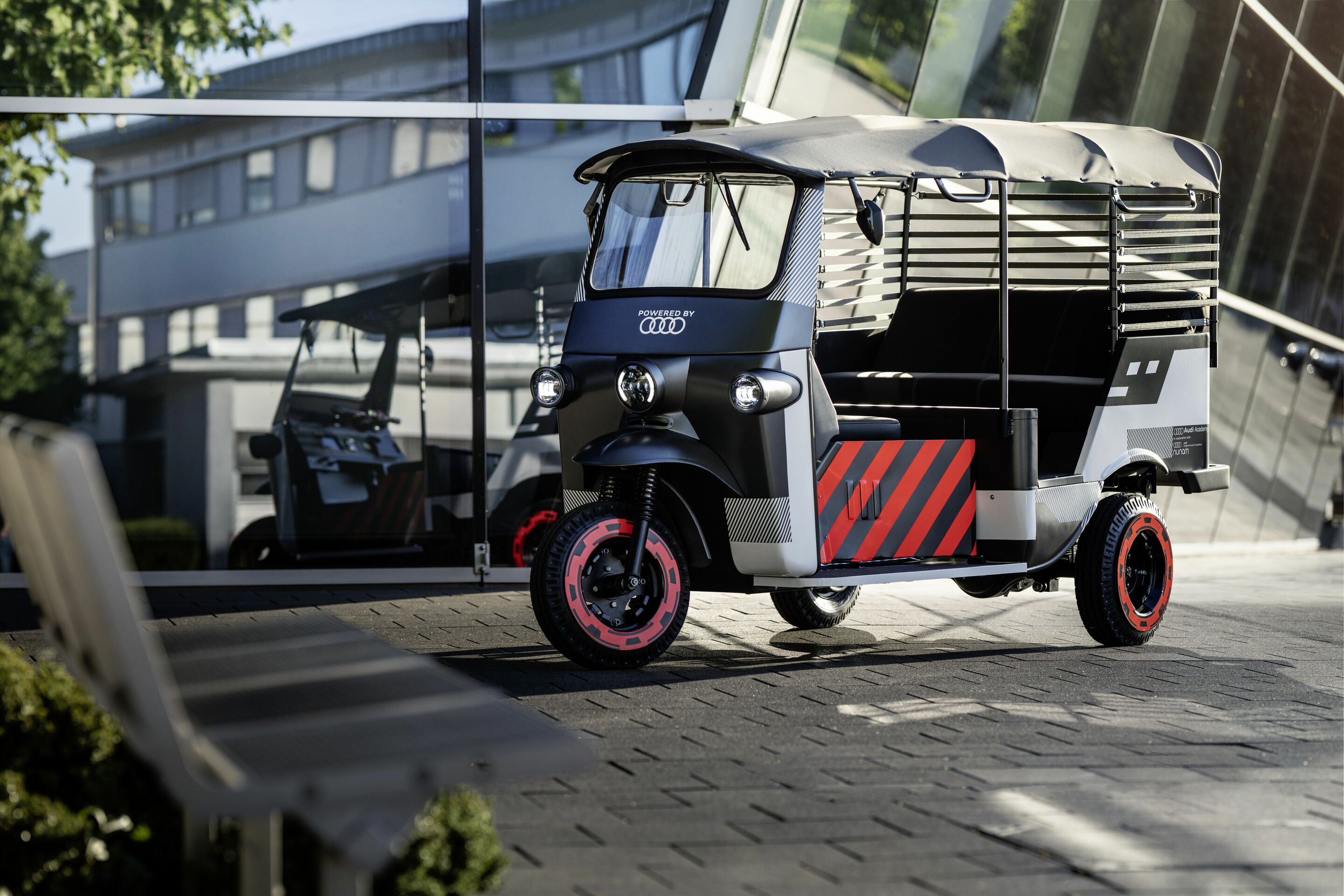 Second-life use: Audi e-tron battery modules power electrify rickshaws in India - A second life for electric car batteries: The German–Indian start-up Nunam is bringing three electric rickshaws to the roads of India. They are powered by used batteries...
