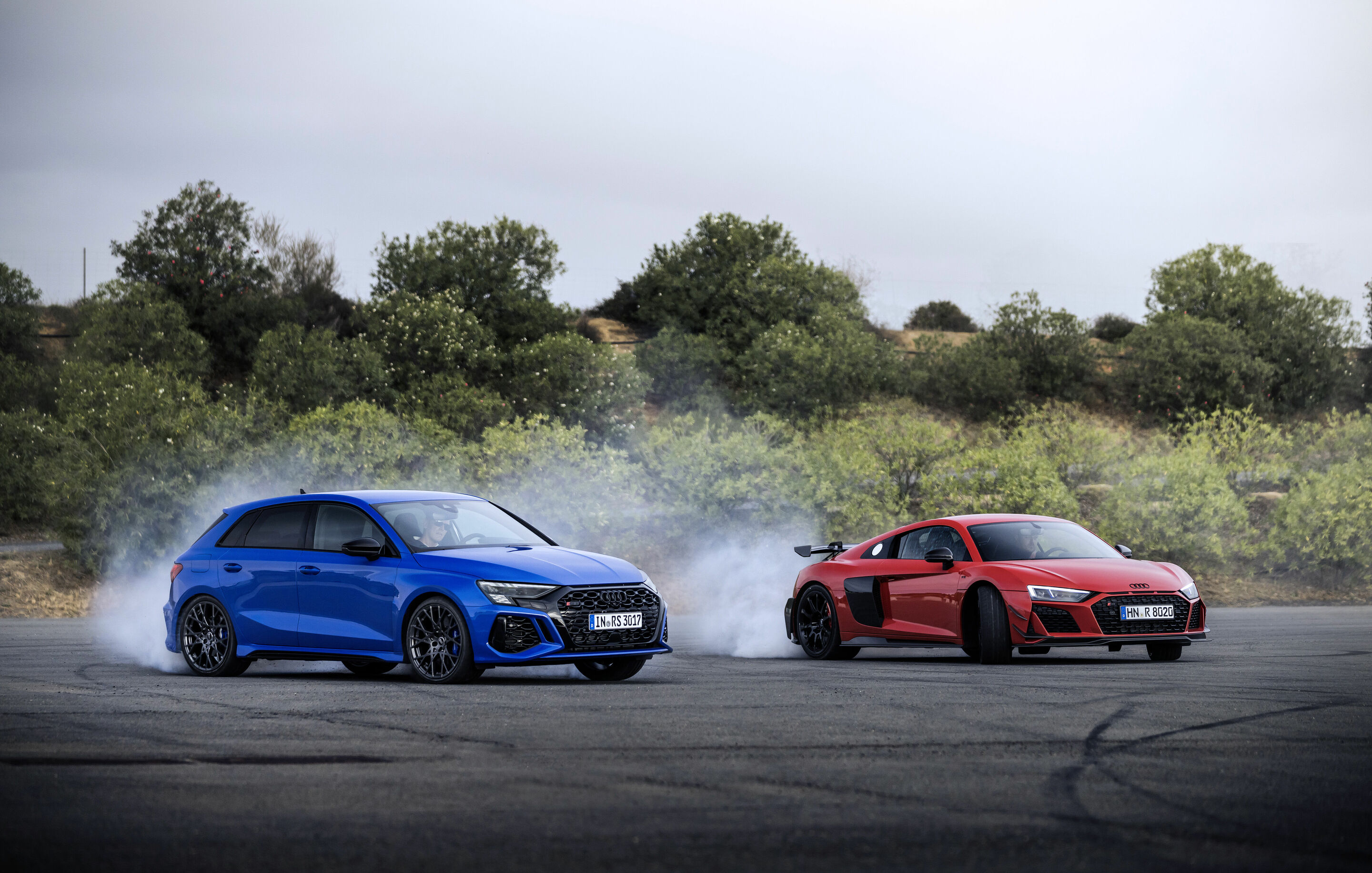 Audi Sport special editions - Drift comparison, Audi RS 3 Sportback performance edition, Audi R8 Coupé V10 GT RWD.