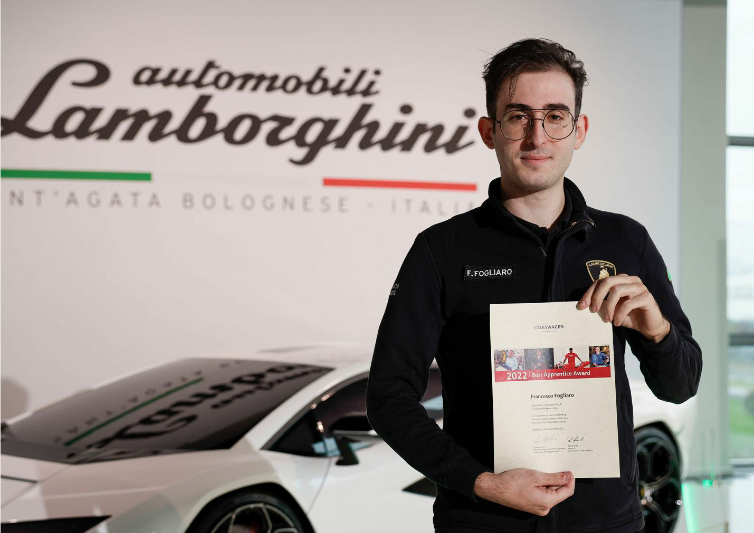Seven locations, seven best apprentices: Audi’s top trainees in 2022 - At Lamborghini, Francesco Fogliari completed his training as a construction mechanic with flying colors. He now works as a line operator for the assembly of the Lamborghini Urus.