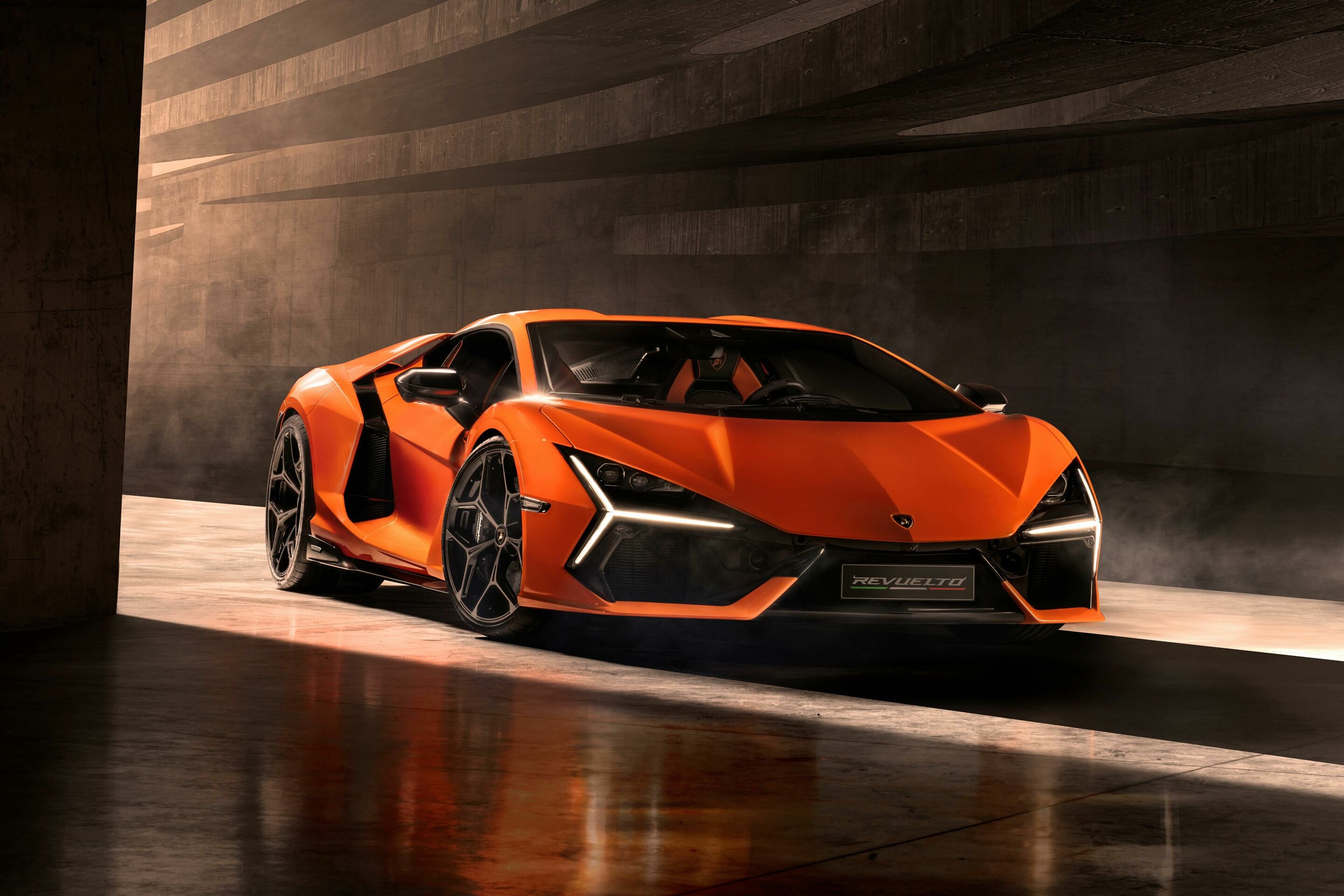 Lamborghini Revuelto - Lamborghini Revuelto

The vehicle is not yet offered for sale and is therefore not subject to Directive 1999/94/EC. The fuel consumption and emissions data are in the type of approval stage.