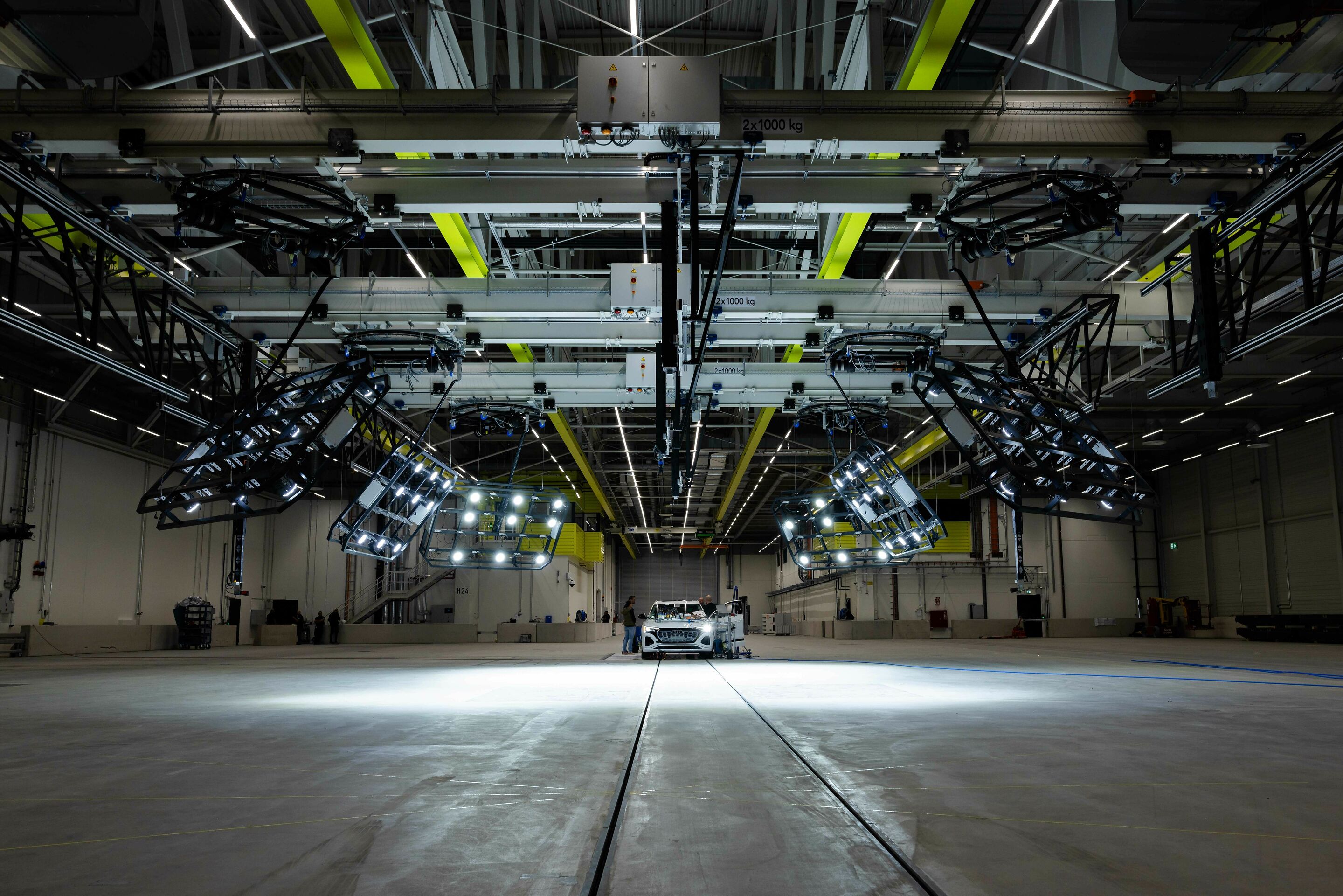 incampus opens in Ingolstadt - The crash arena at the Vehicle Safety Center is a pillar-free space of 50 by 50 meters.