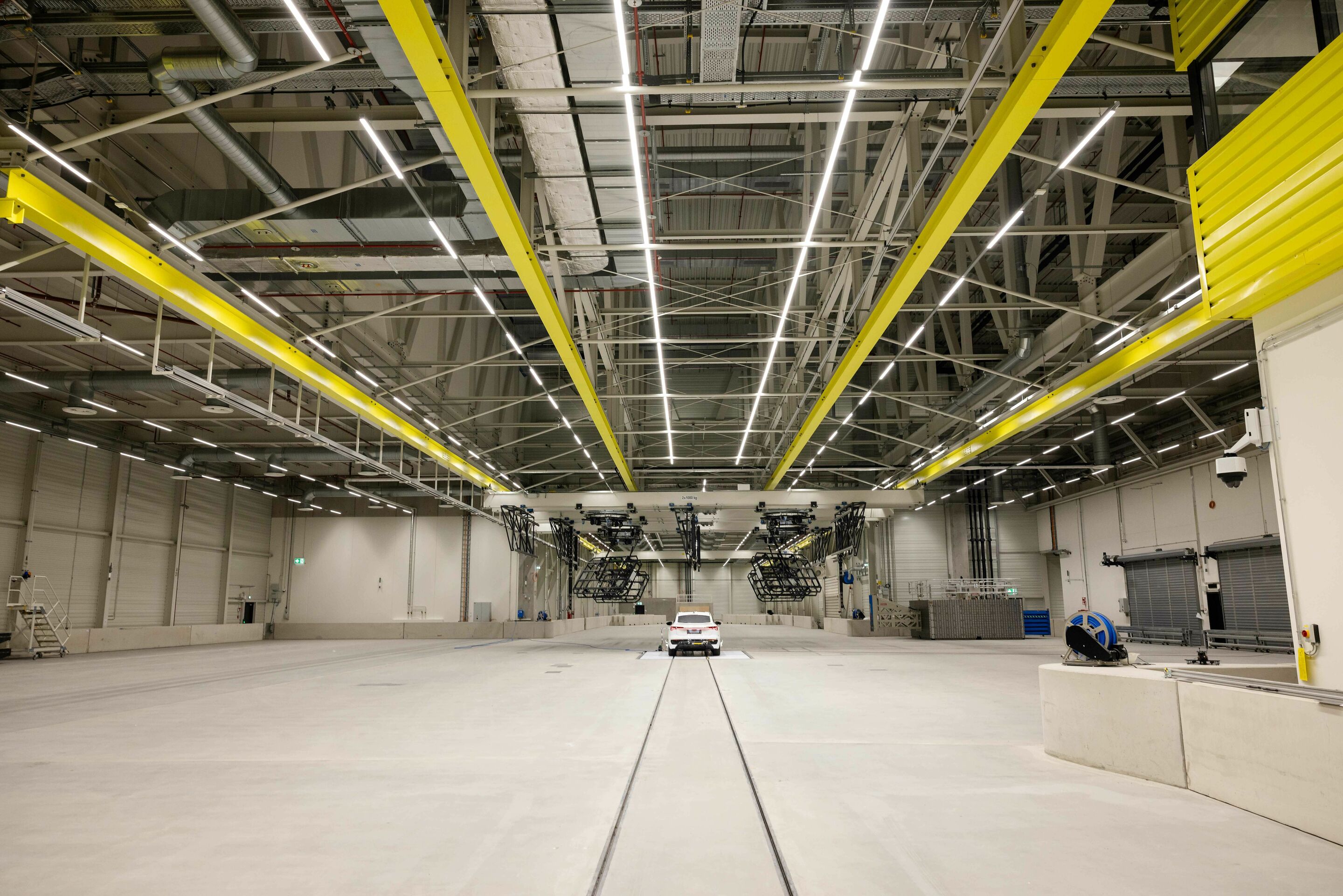 incampus opens in Ingolstadt - The crash arena at the Vehicle Safety Center is a pillar-free space of 50 by 50 meters.