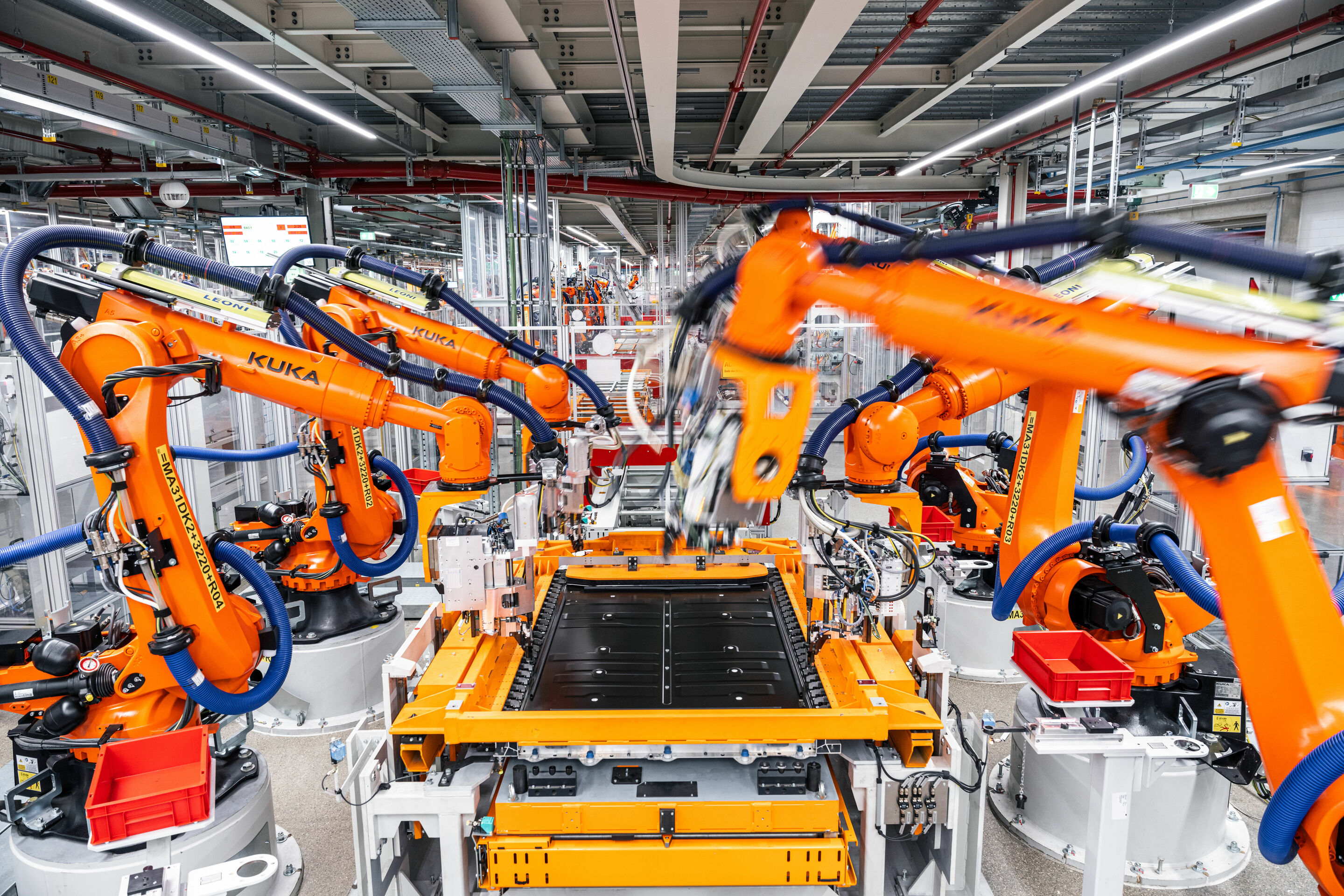 Production Audi Q6 e-tron at the Ingolstadt site - Highly automated battery assembly