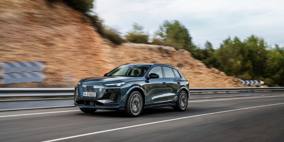 Audi Q6 e-tron quattro - Static photo,
Colour: Plasma blue metallic