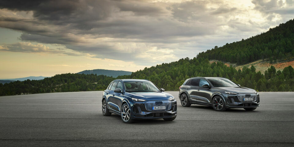 Audi Q6 e-tron quattro, Audi SQ6 e-tron - Static photo, 
Colour: Plasma blue metallic, Daytona Grey perl effect