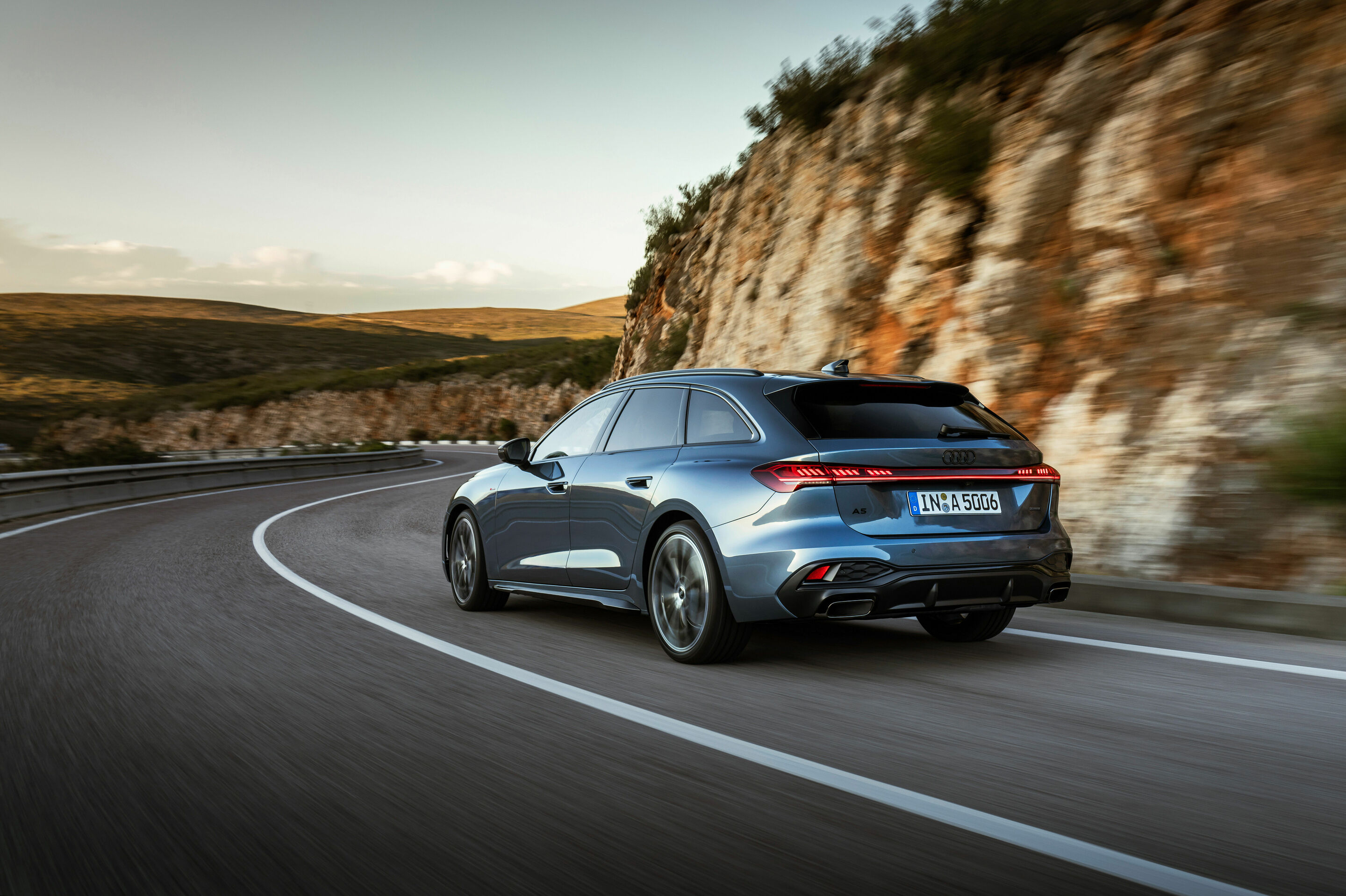 Audi A5 Avant - Dynamic photo,
Colour: Horizon Blue metallic

The Panoramic glass roof with switchable transparency is expected to be available in Germany from the fourth quarter of 2024. For the exact launch date, please contact your Audi partner.