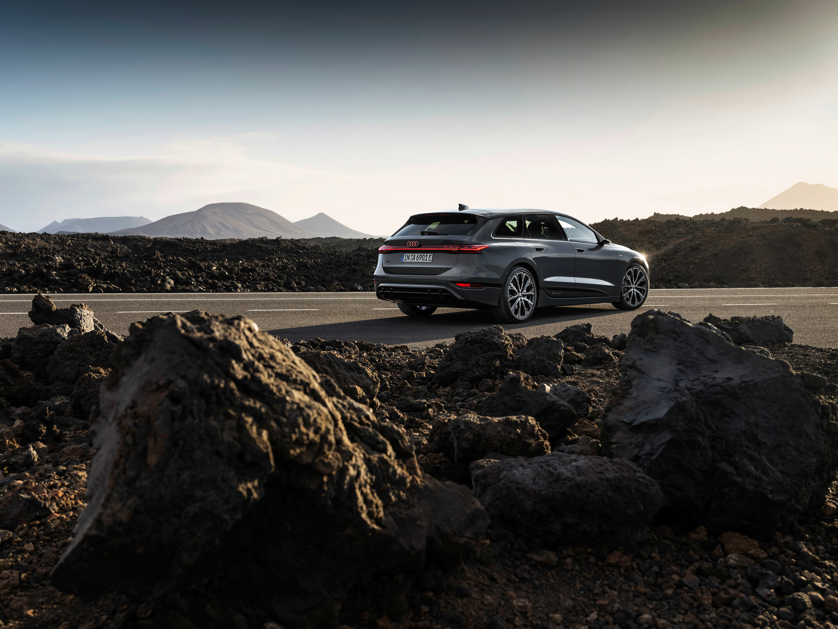 Audi A6 Avant e-tron - Static photo,
Colour: Magnet grey