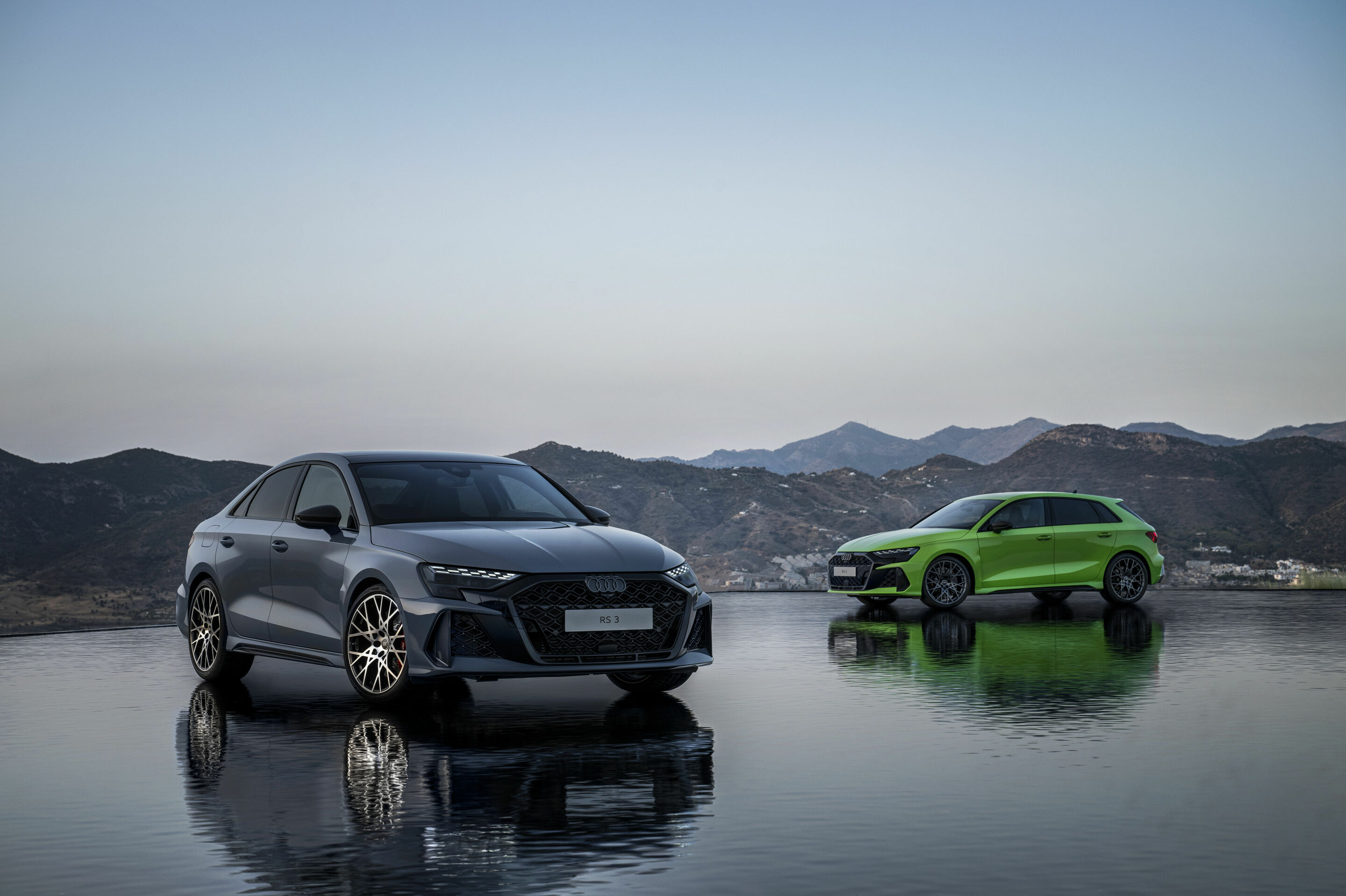 Audi RS 3 Sedan / Audi RS 3 Sportback - Static photo,
Colour: Kyalami green, Kemora grey
