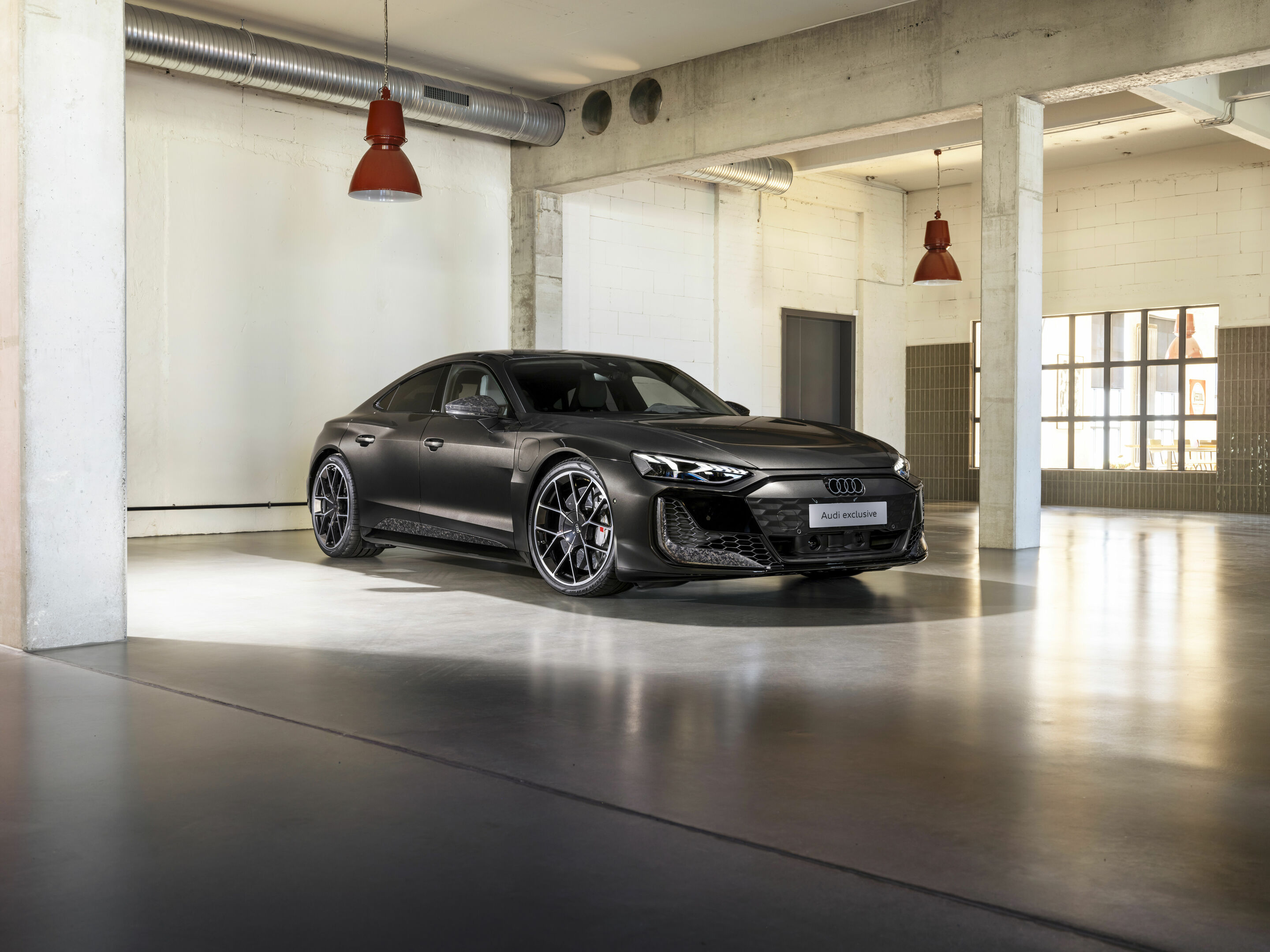 Audi RS e-tron GT performance - Audi exclusive offers almost endless possibilities for customizing the new Audi e-tron GT to perfectly suit the customers preferences.
Static photo,
Colour: Arabica grey metallic, customized paint finish, Audi exclusive