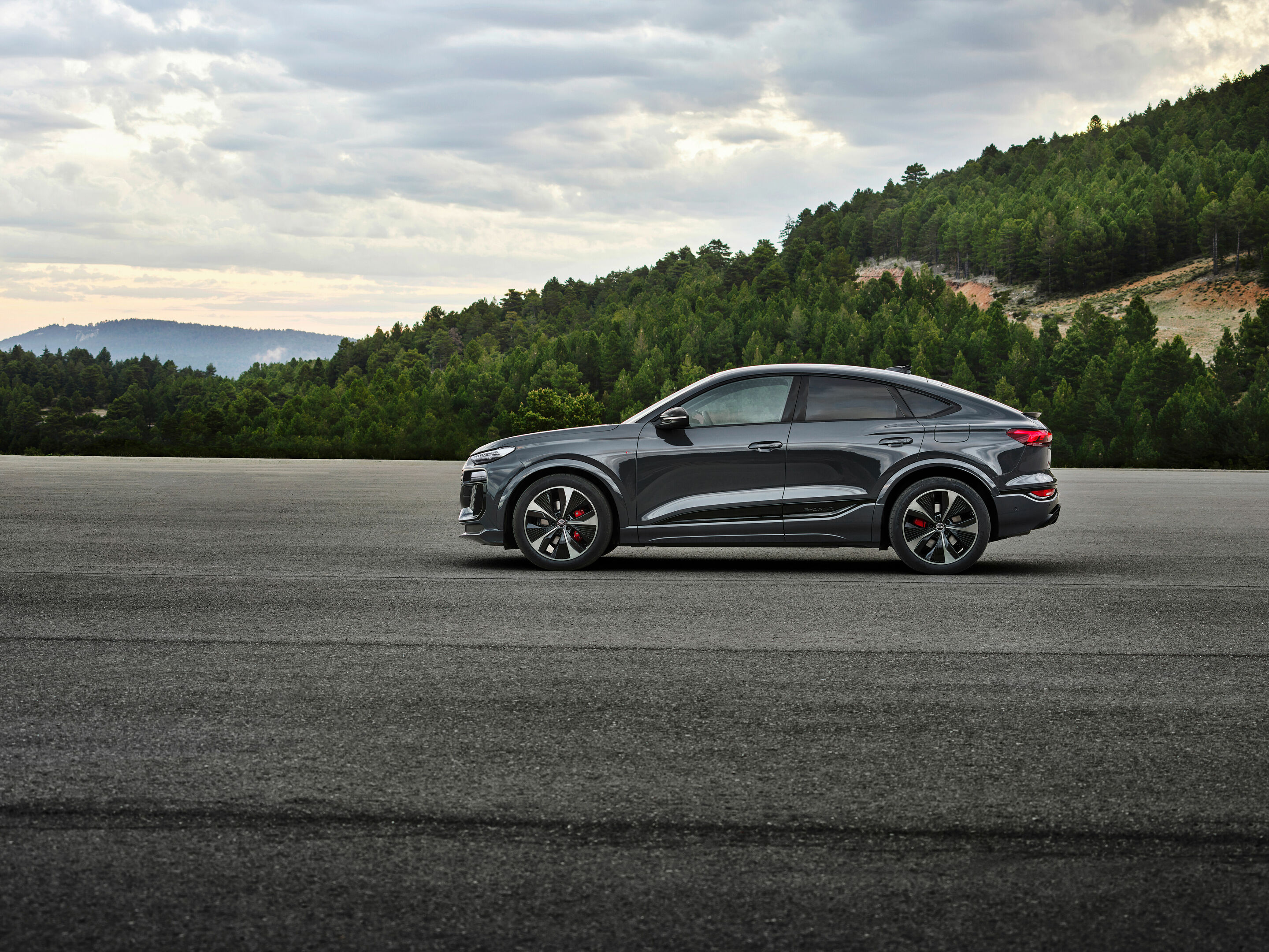 Audi Q6 Sportback e-tron - Static photo,
Colour: Magnet gray