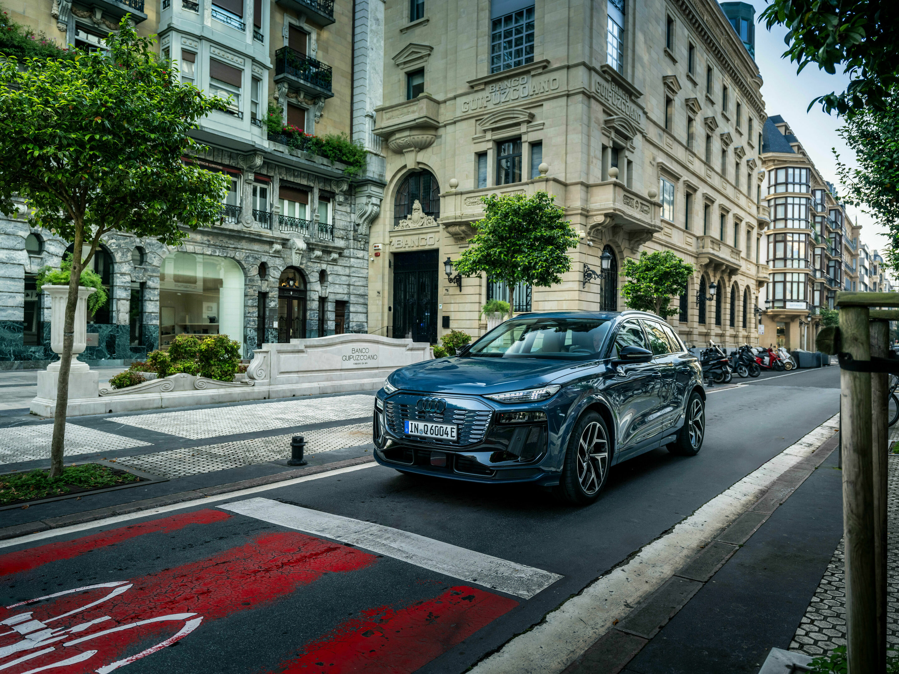 Top marks for the Audi Q6 e-tron in terms of safety - The Audi Q6 e-tron shines with the top rating of “five stars” and “Best in Class” for child safety in the Euro NCAP test.