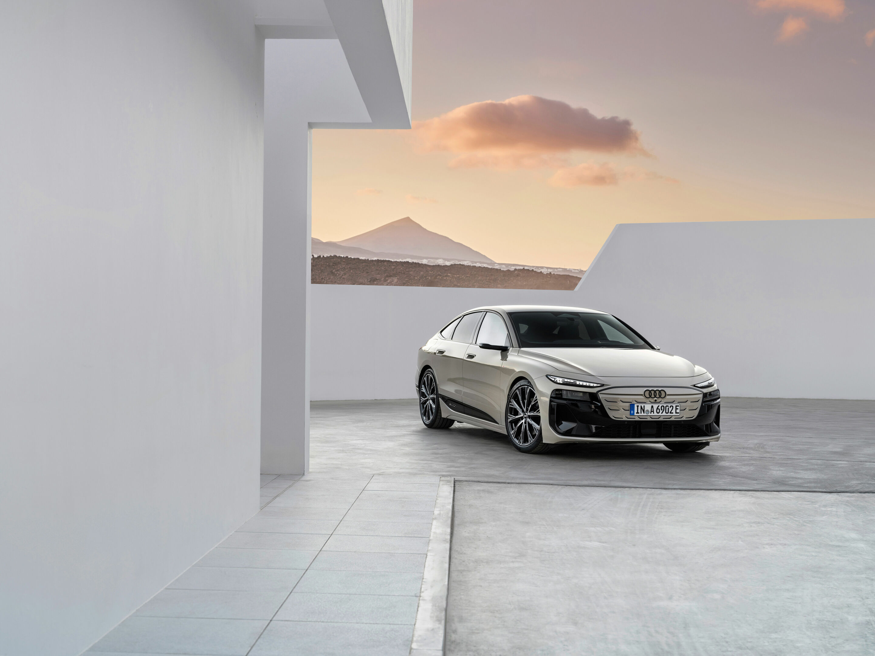 Audi A6 Sportback e-tron - Static photo,
Colour: Siam beige metallic