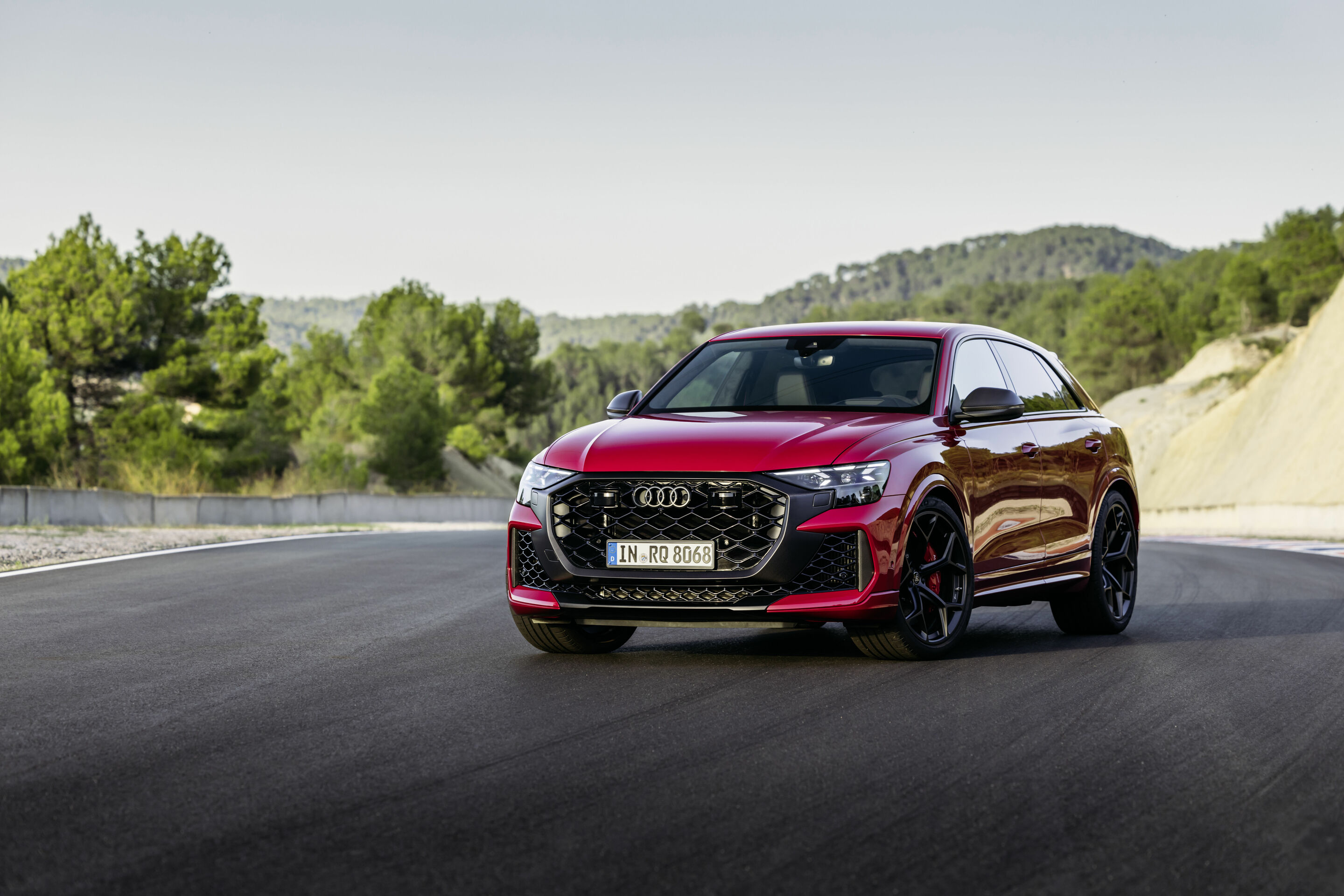 Audi RS Q8 performance - Static photo,
Colour: Chilli red metallic