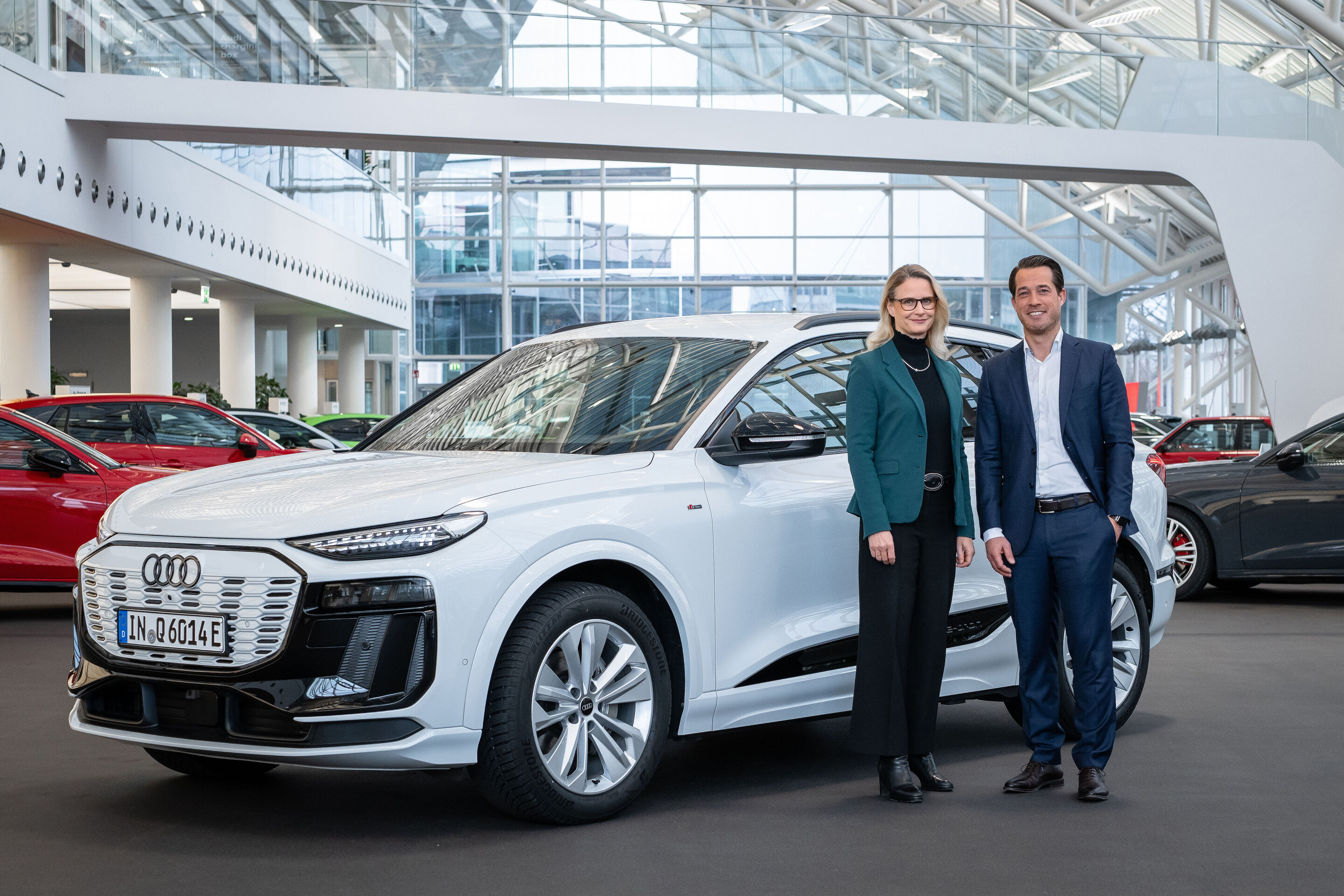 Circular economy: Audi secures strategic and cost-efficient supply of recycled raw materials - Renate Vachenauer, board member for procurement at Audi, and Christian Blackert, Managing Director of TSR Resource, are advancing the circular economy in the...