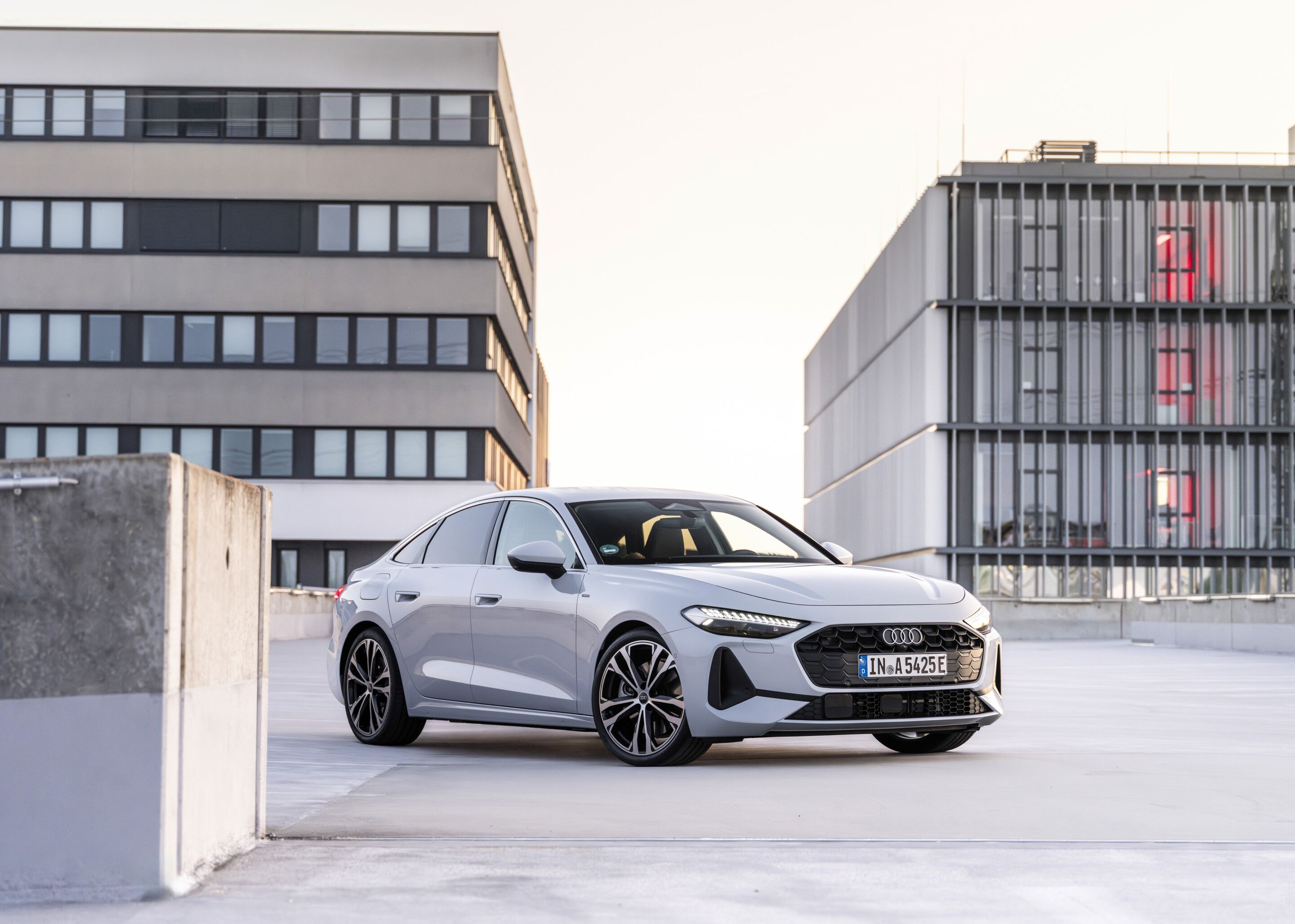 Audi A5 Sedan e-hybrid quattro - Static photo,
Colour: Glacier white