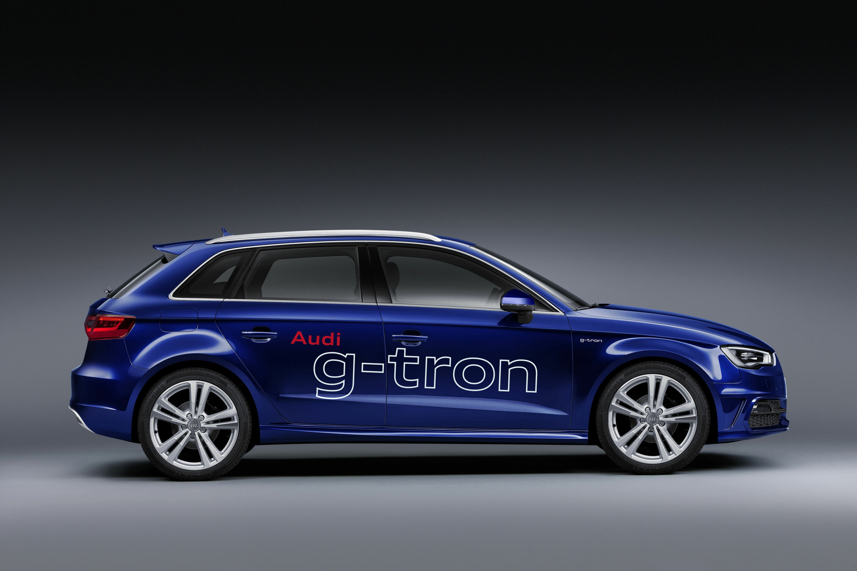 Audi A3 Sportback g-tron - Static photo 

Colour: Estoril Blue crystal effect